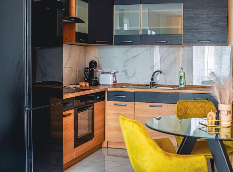 Stylish Seafront Spinola Apartment Saint Julian's Exterior photo