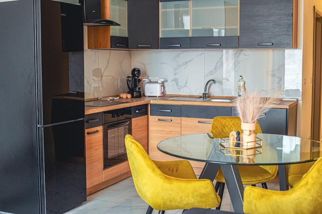 Stylish Seafront Spinola Apartment Saint Julian's Exterior photo